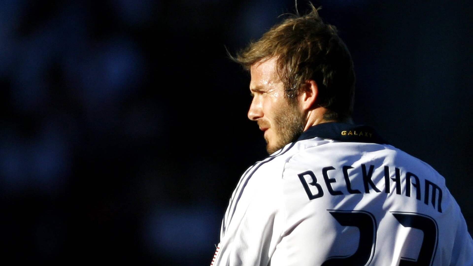 拜仁官宣签下英格兰中场新星，拜仁英格兰小将